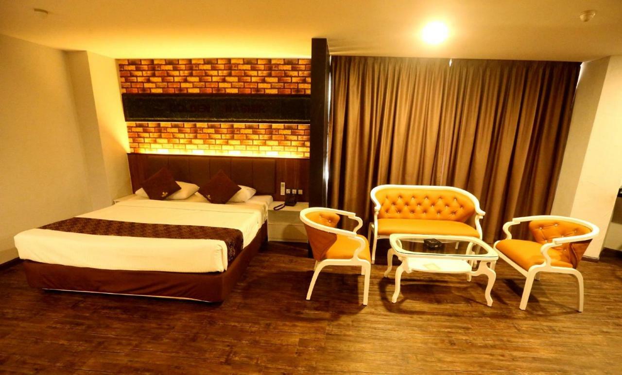 Golden Nasmir Hotel بوكيت ميرتاجام المظهر الخارجي الصورة